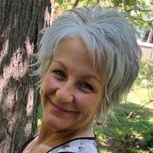 Meet your Posher, Denise